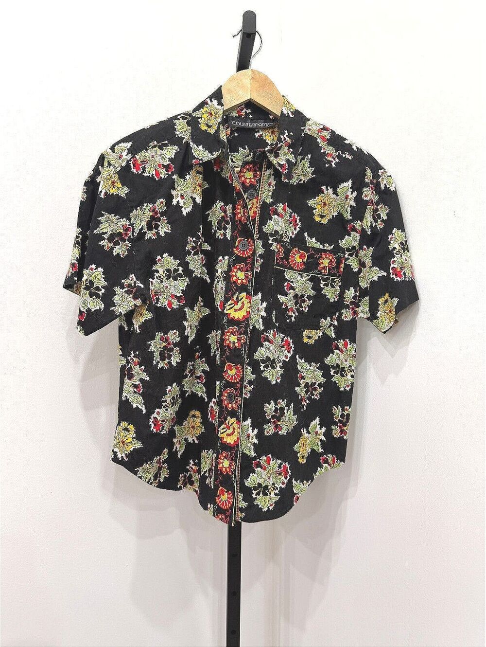 Counterparts Women's Short Sleeve Floral Button-Up Shirt Size Small